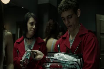 Money Heist 2017 S01 Tú lo has buscado Episode 8 in Hindi thumb